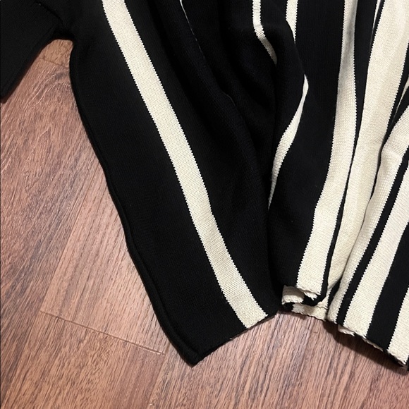 VENUS Bold Black and Cream Striped Sweater - Picture 5 of 7